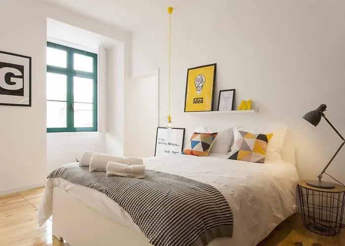 Yellow U - Pantone Chiado Studio